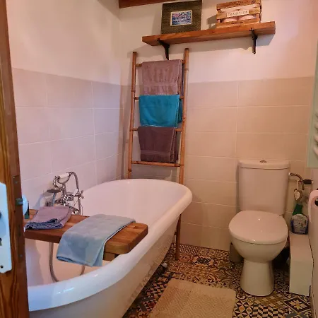 La Longere D'ecottes Bed & Breakfast